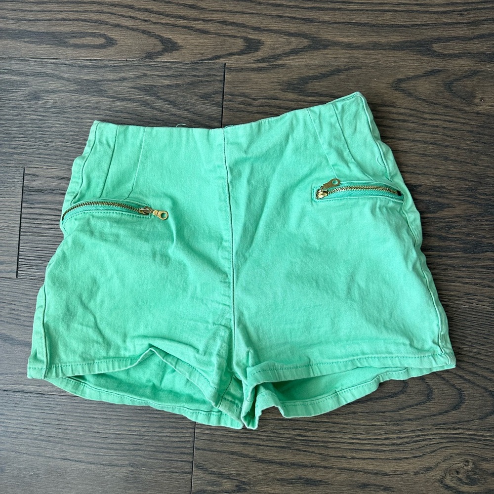 Women’s short-size M